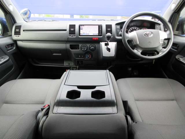 Toyota Regius Ace 10