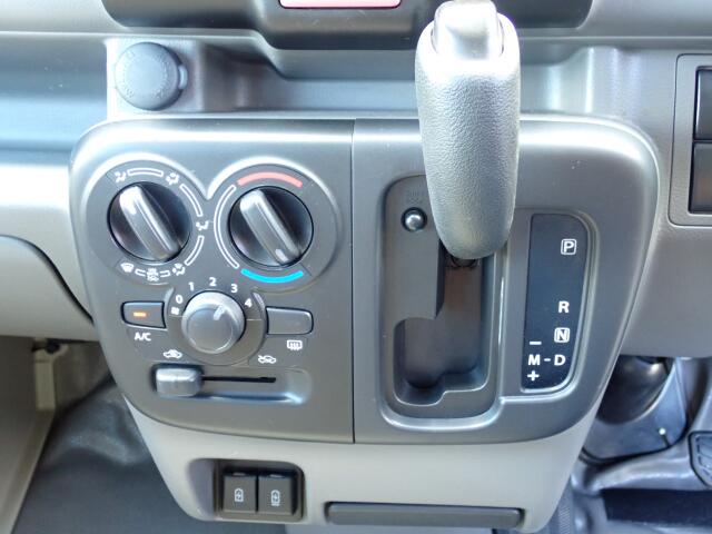 Nissan NV100 Clipper 12