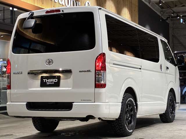 Toyota Hiace Van 11