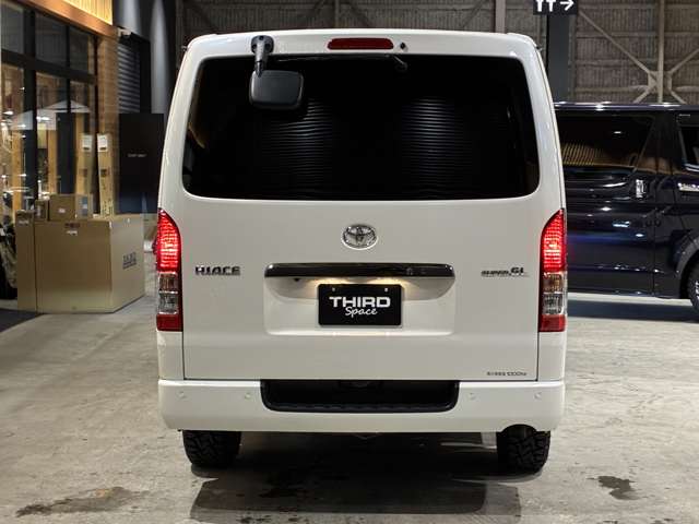 Toyota Hiace Van 12