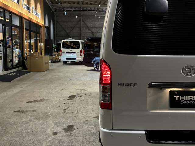 Toyota Hiace Van 4