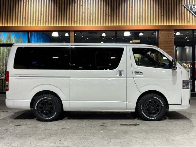 Toyota Hiace Van 10