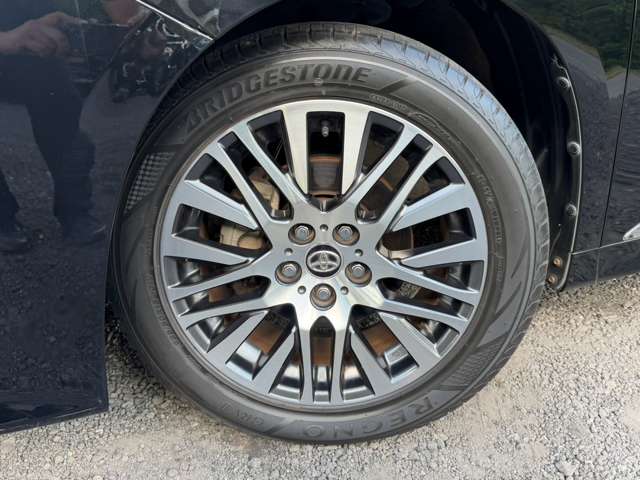 Toyota Vellfire 11