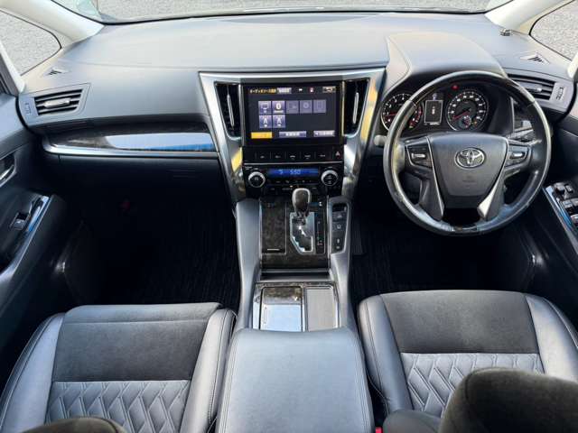 Toyota Vellfire 4