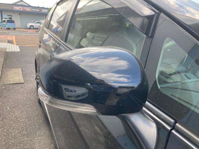 Toyota Prius α 8