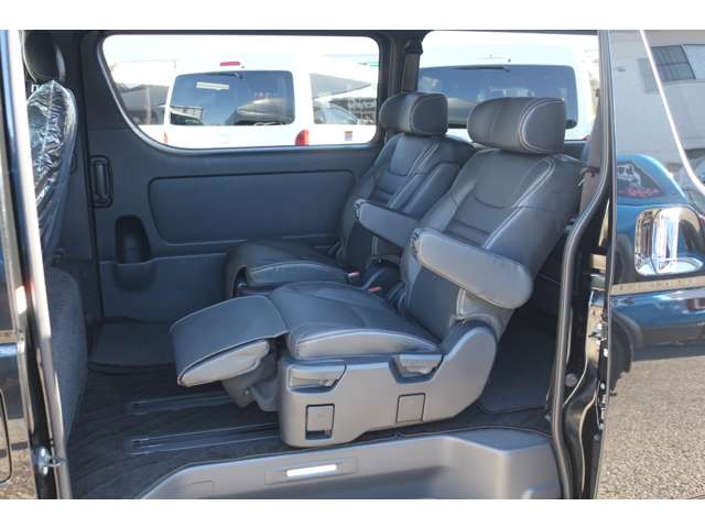 Toyota Hiace Van 11
