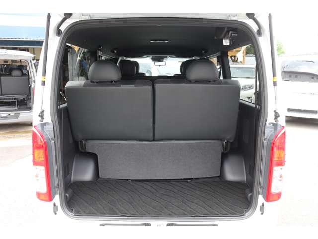 Toyota Hiace Van 12