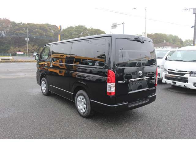 Toyota Hiace Van 4