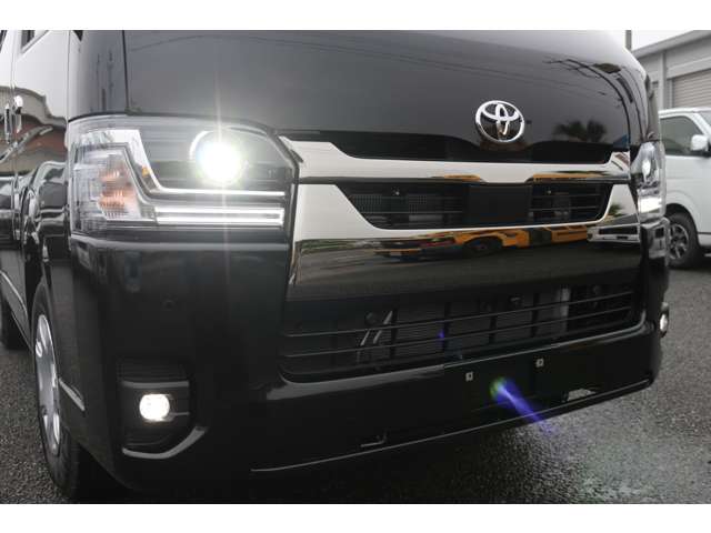 Toyota Hiace Van 5