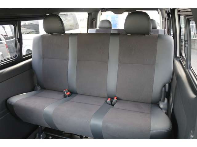 Toyota Hiace Van 7