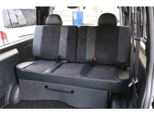 Toyota Hiace Van 8