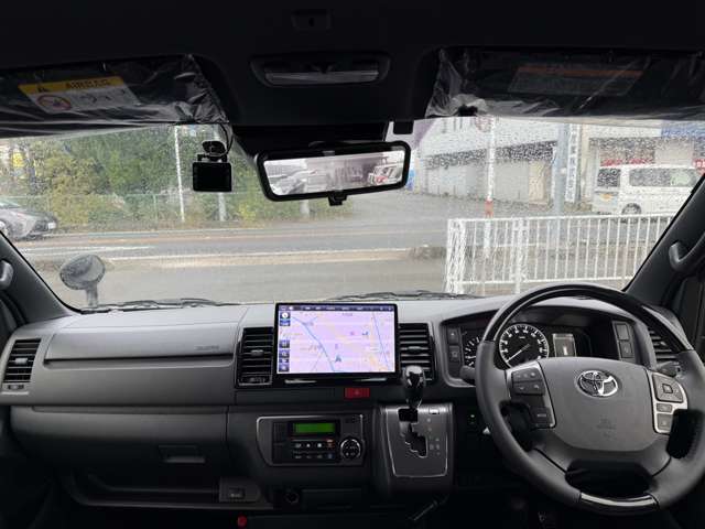 Toyota Hiace Van 11