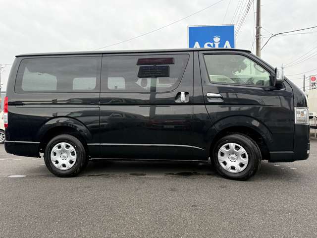 Toyota Hiace Van 5