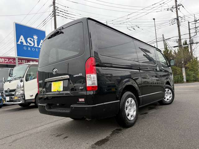 Toyota Hiace Van 6