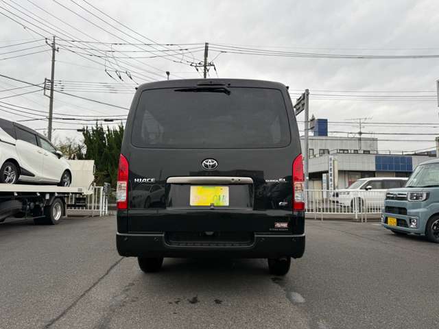 Toyota Hiace Van 7