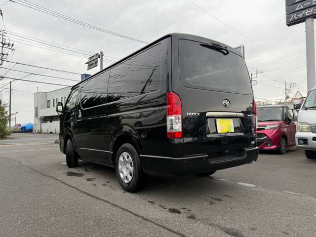 Toyota Hiace Van 8
