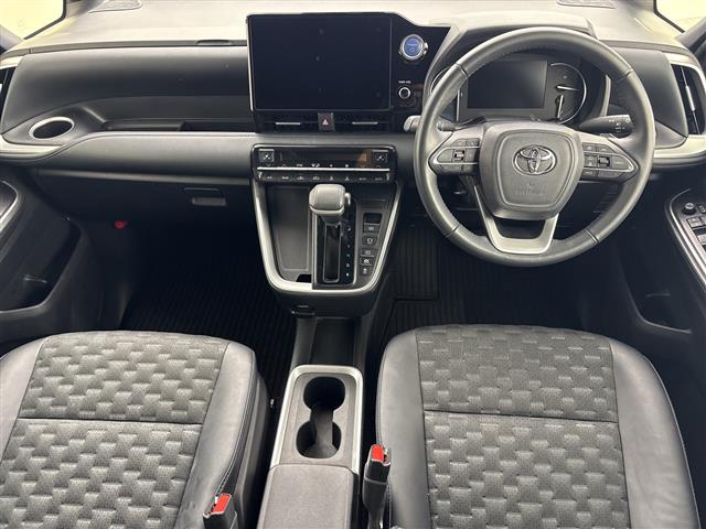 Toyota Voxy 2