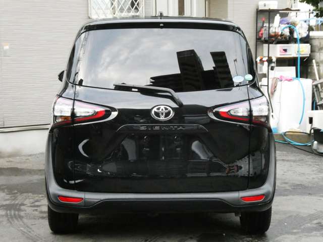 Toyota Sienta 11