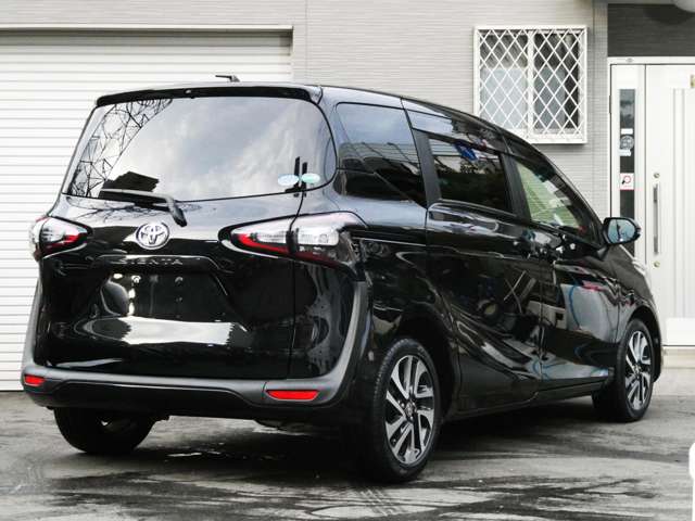 Toyota Sienta 5