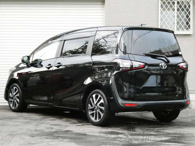 Toyota Sienta 7