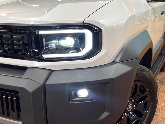 Toyota Land Cruiser FJ 11