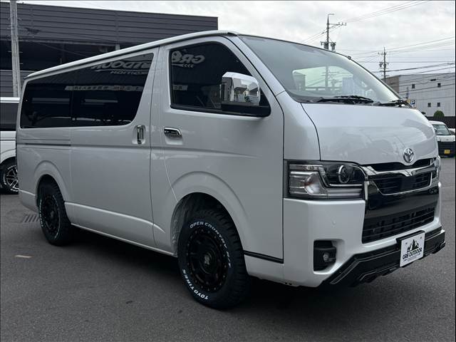 Toyota Hiace Van 11