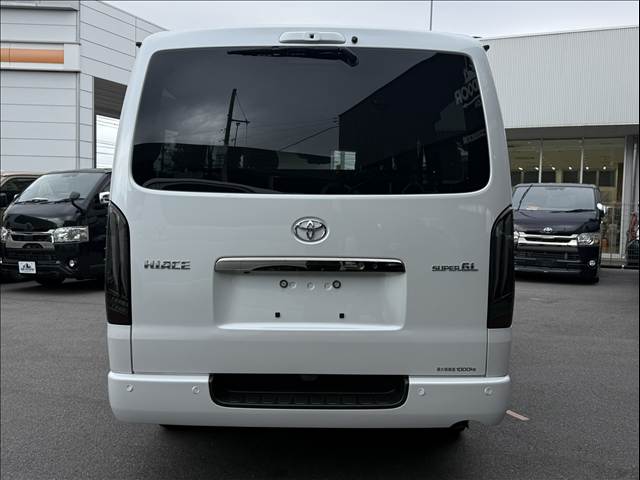 Toyota Hiace Van 3