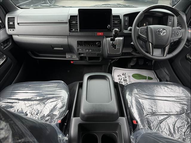 Toyota Hiace Van 4