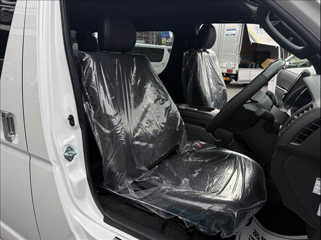 Toyota Hiace Van 9