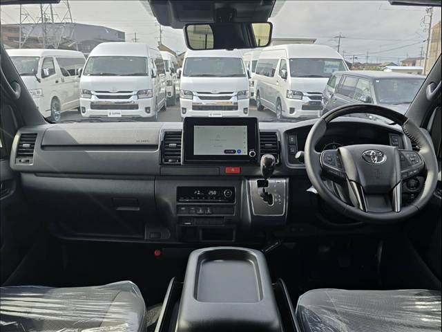 Toyota Hiace Van 4