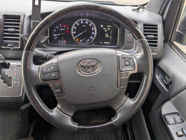 Toyota Hiace Van 11