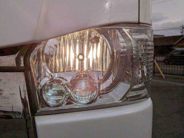 Toyota Hiace Van 12