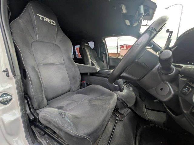 Toyota Hiace Van 8