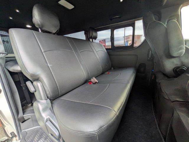 Toyota Hiace Van 9
