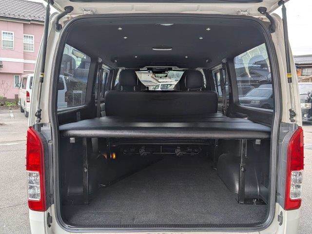 Toyota Hiace Van 10
