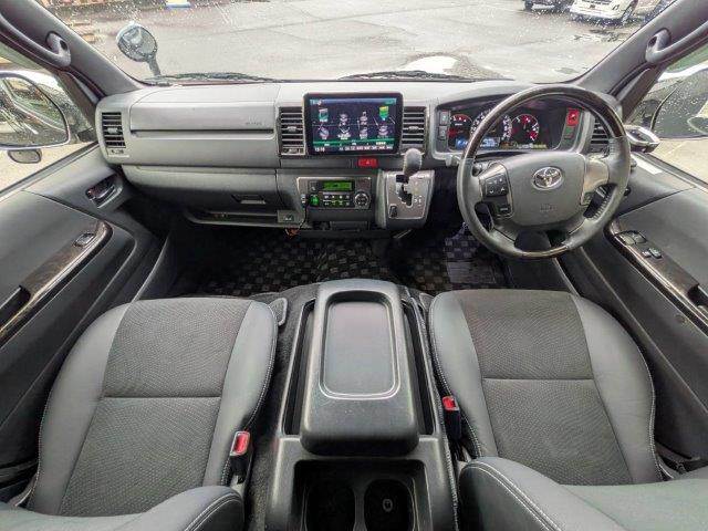 Toyota Hiace Van 3