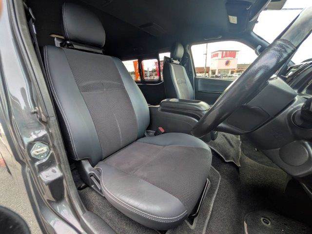 Toyota Hiace Van 12