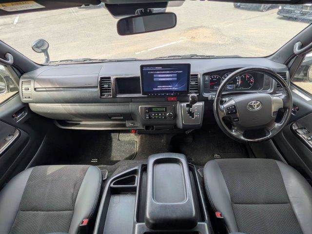Toyota Hiace Van 3
