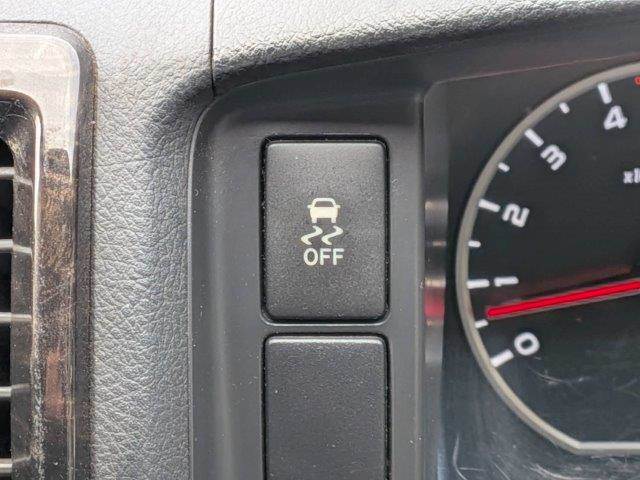 Toyota Hiace Van 9