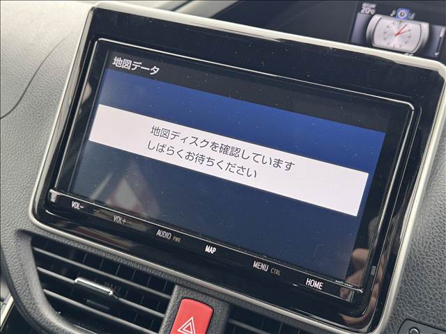 Toyota Voxy 3