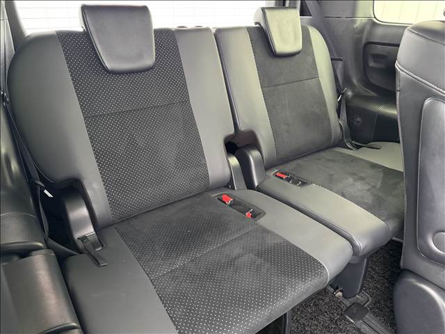 Toyota Voxy 9