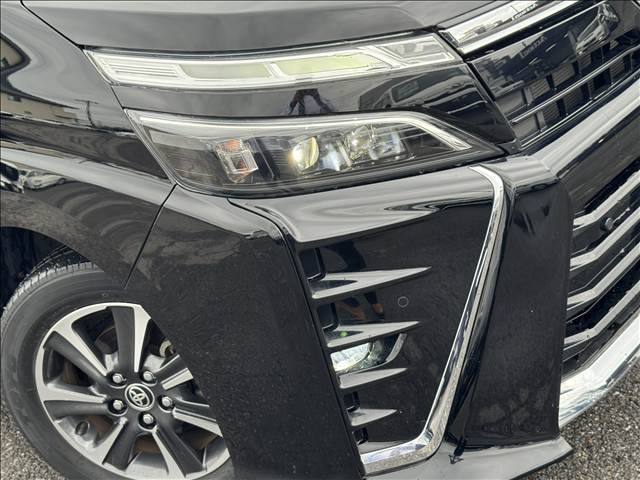 Toyota Voxy 10