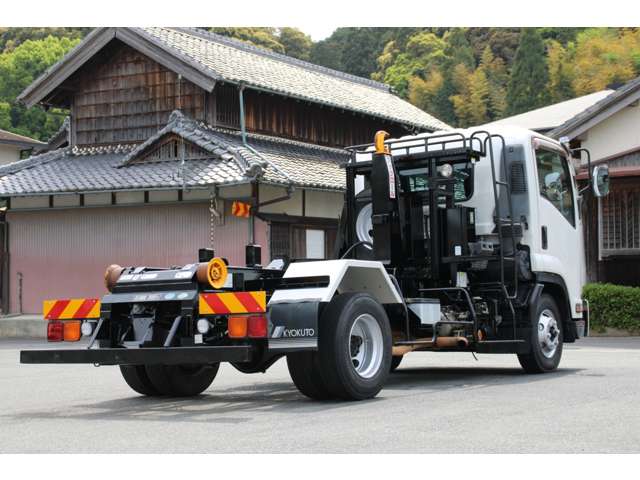 Isuzu Forward 11