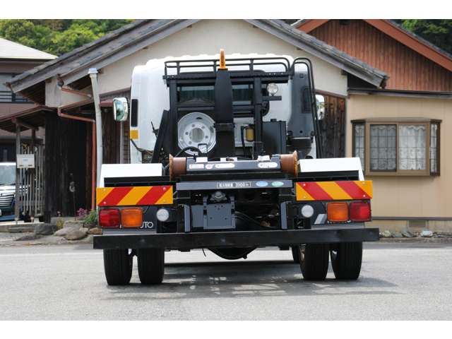 Isuzu Forward 12
