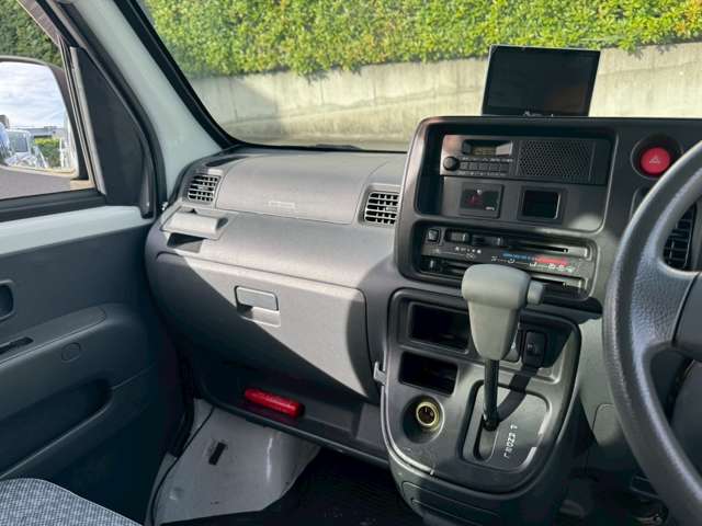 Daihatsu Hijet Cargo 11
