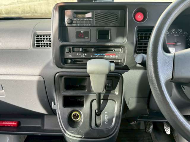 Daihatsu Hijet Cargo 12