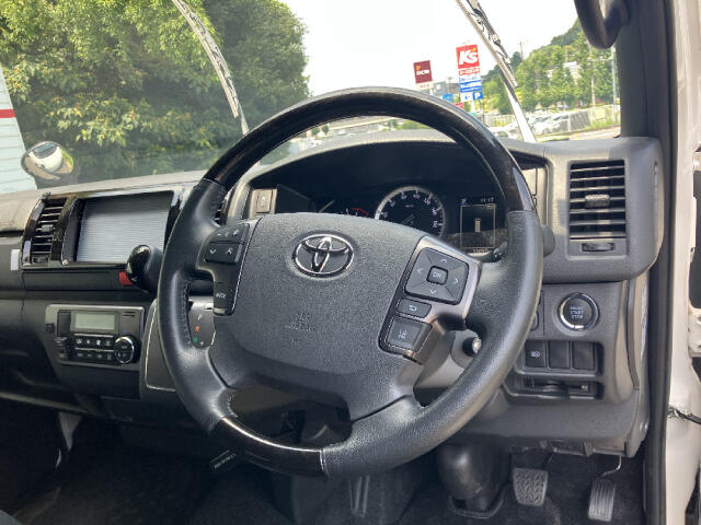 Toyota Hiace Van 11