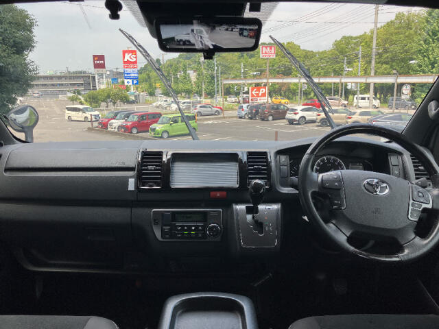 Toyota Hiace Van 12