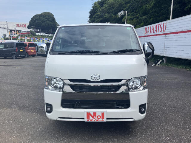Toyota Hiace Van 5