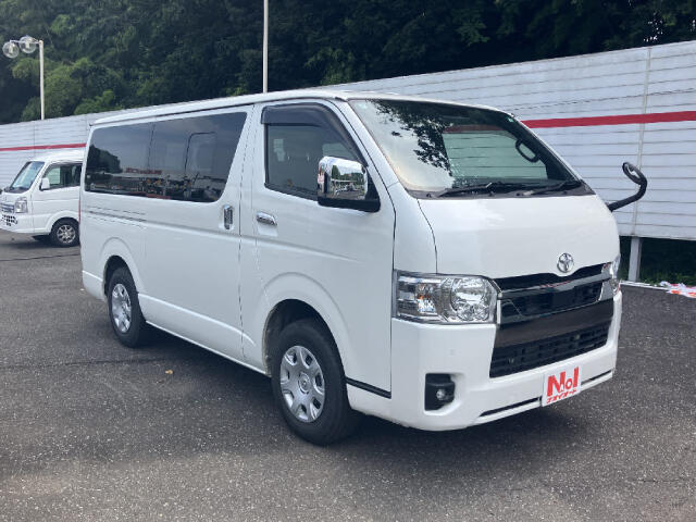 Toyota Hiace Van 6